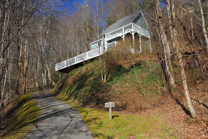 837 Clabo Loop, Gatlinburg, TN 37738