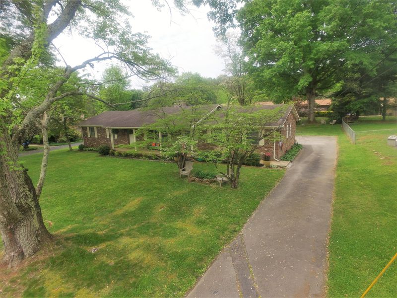 837 Naples Rd, Knoxville, TN 37923