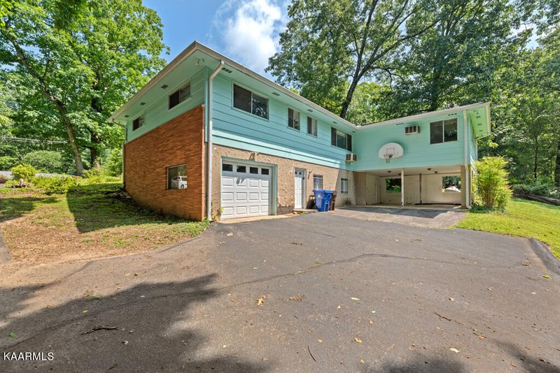 837 W Outer Dr, Oak Ridge, TN 37830