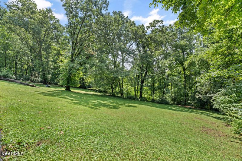 837 W Outer Dr, Oak Ridge, TN 37830