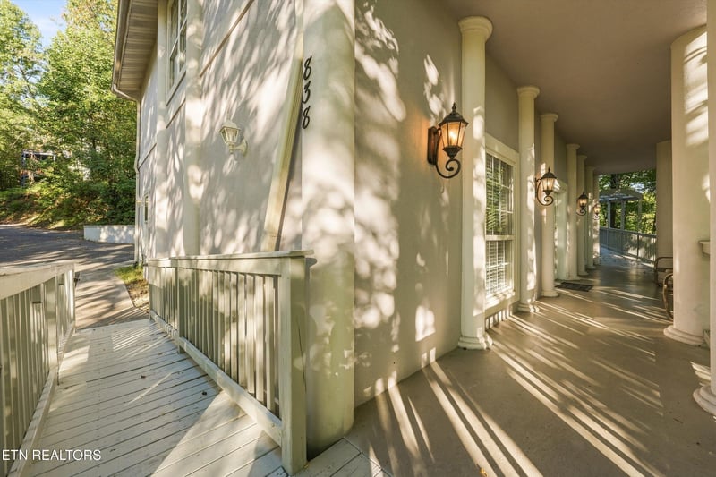 838 Holly Branch Rd, Gatlinburg, TN 37738