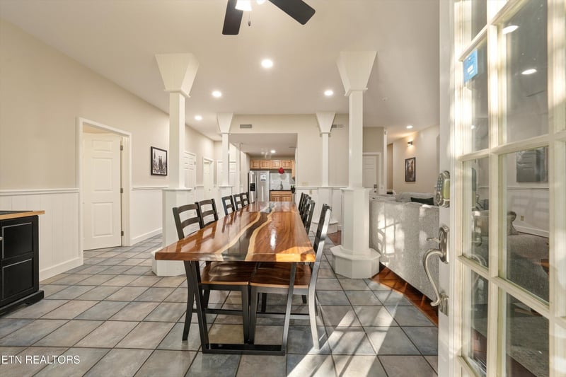 838 Holly Branch Rd, Gatlinburg, TN 37738