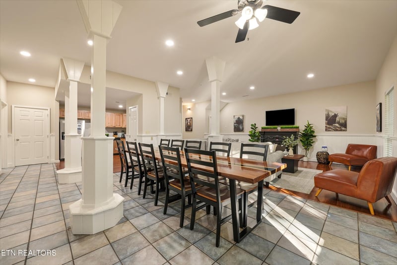 838 Holly Branch Rd, Gatlinburg, TN 37738