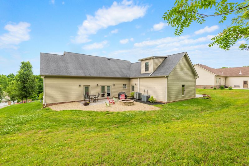 838 Reagan View Ln, Seymour, TN 37865