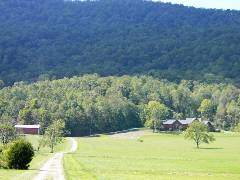 838 Rickie Ln, Crossville, TN 38555