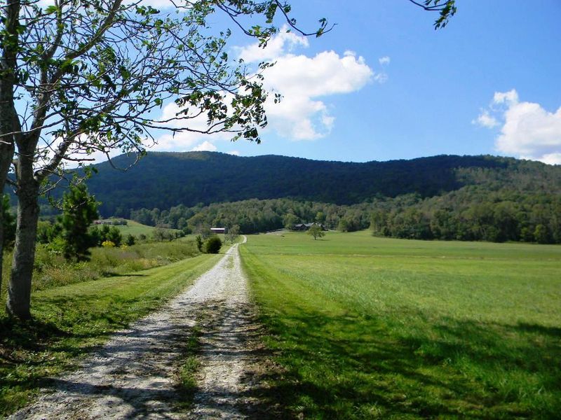838 Rickie Ln, Crossville, TN 38555