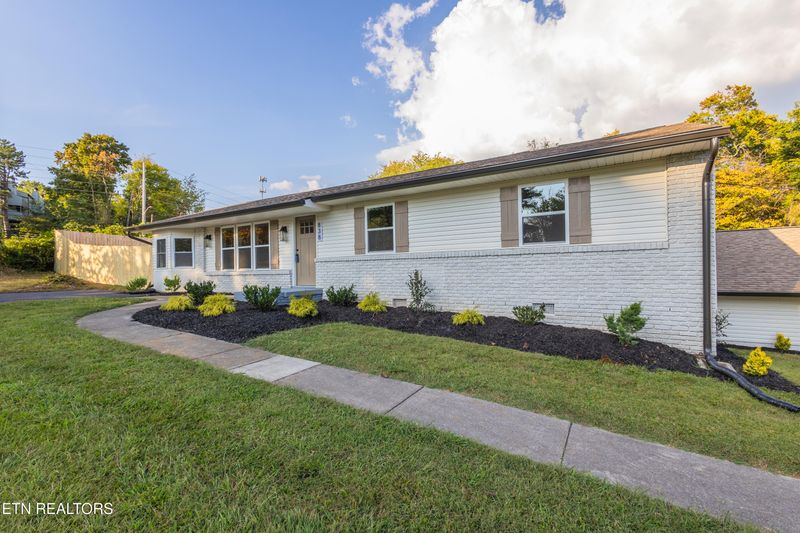 838 Whitehall Rd, Knoxville, TN 37909
