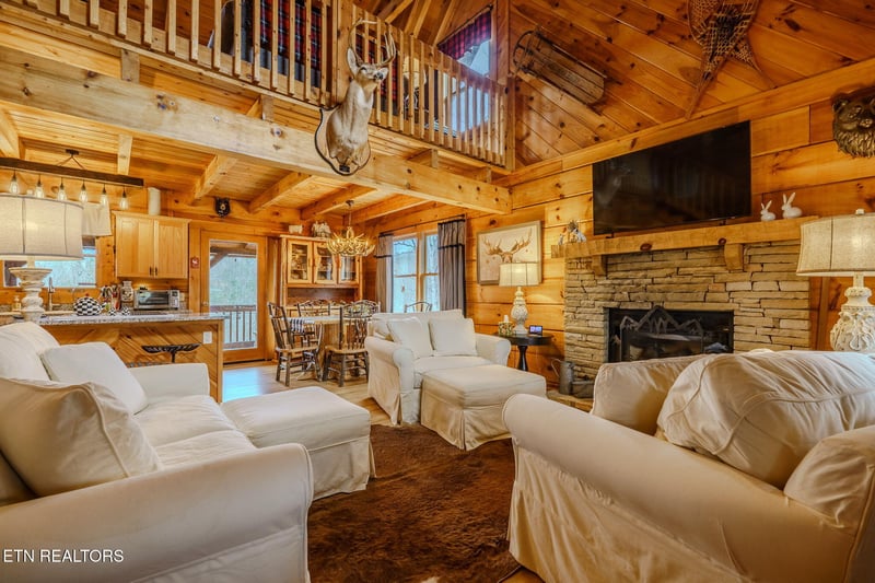 839 W Gold Dust Dr, Pigeon Forge, TN 37863