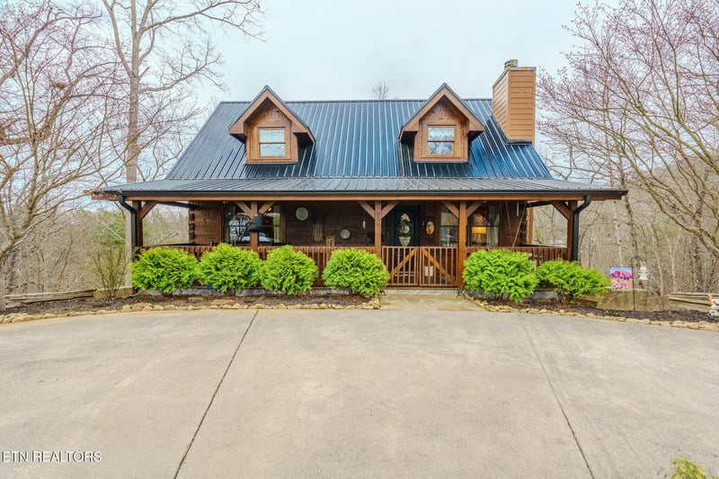839 W Gold Dust Dr, Pigeon Forge, TN 37863