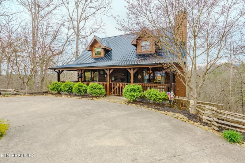 839 W Gold Dust Dr, Pigeon Forge, TN 37863
