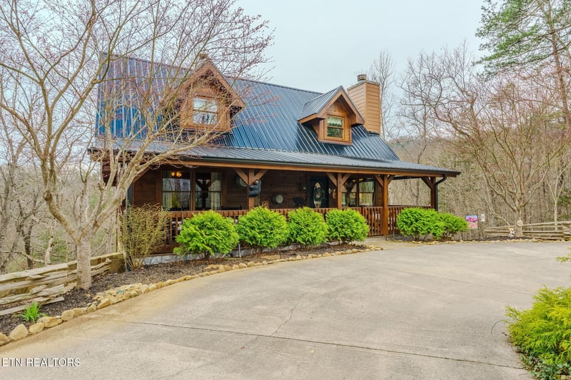 839 W Gold Dust Dr, Pigeon Forge, TN 37863