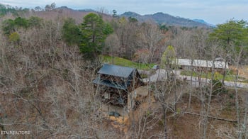 839 W Gold Dust Dr, Pigeon Forge, TN 37863