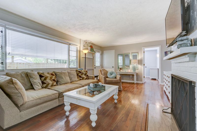84 Outer Dr, Oak Ridge, TN 37830