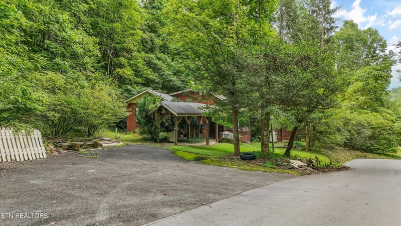 840 E Highland Dr, Gatlinburg, TN 37738