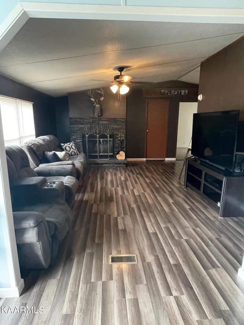 840 Harvest Meadows Dr, Kodak, TN 37764