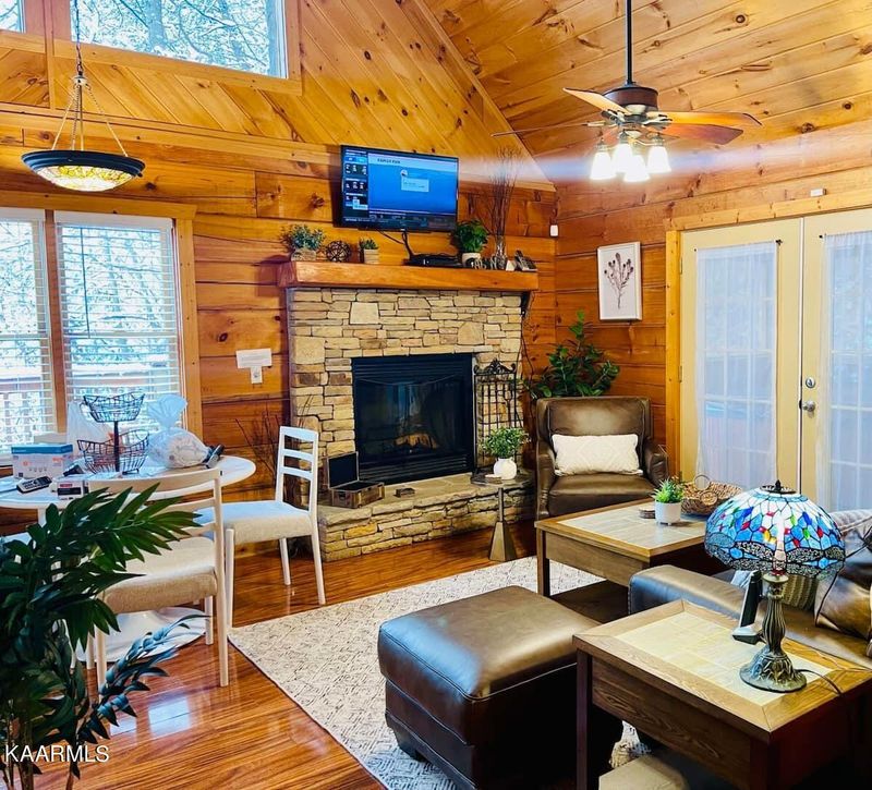 840 Mill Creek Rd, Pigeon Forge, TN 37863