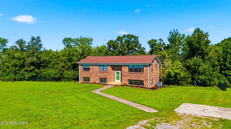 840 Ridge Rd, Madisonville, TN 37354