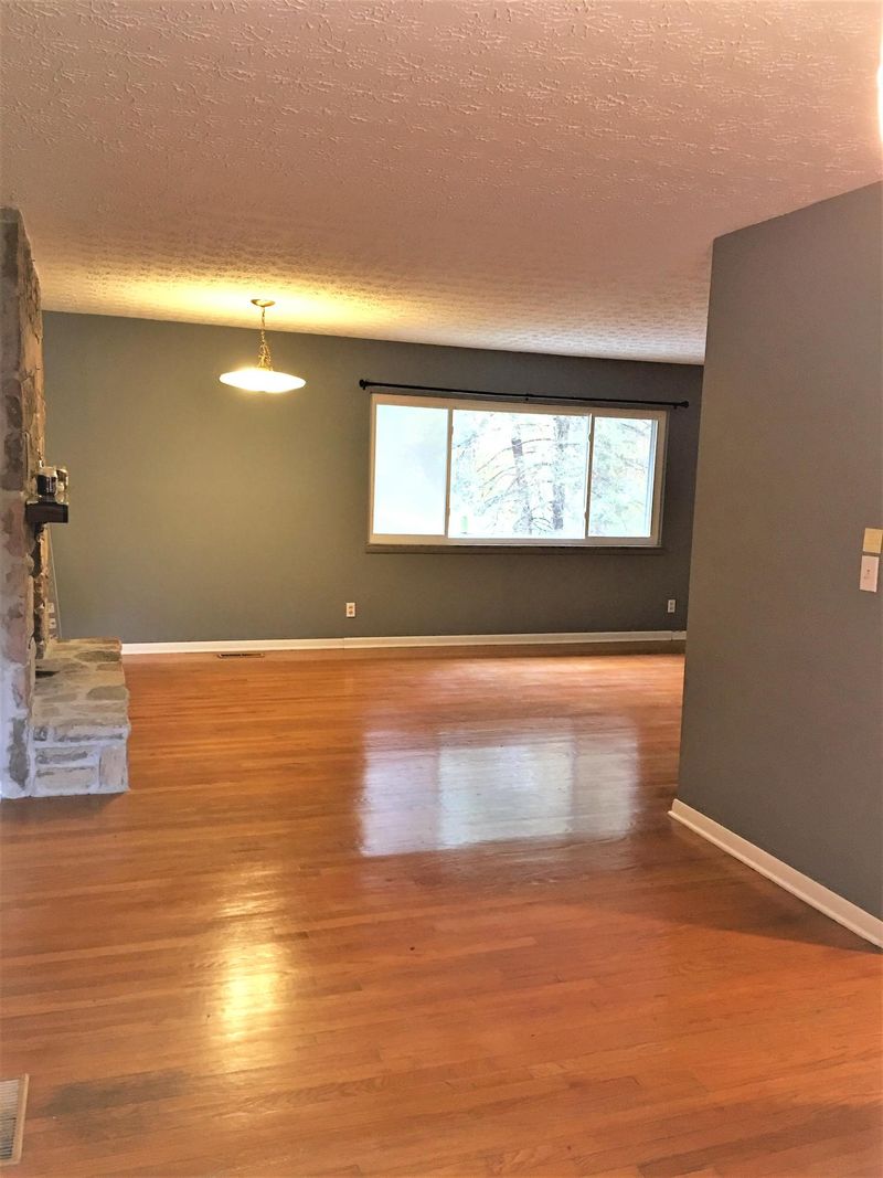 840 W Outer Dr, Oak Ridge, TN 37830
