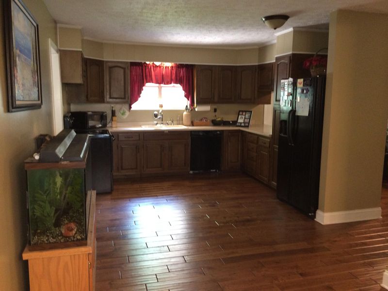 8400 E Emory Rd, Corryton, TN 37721