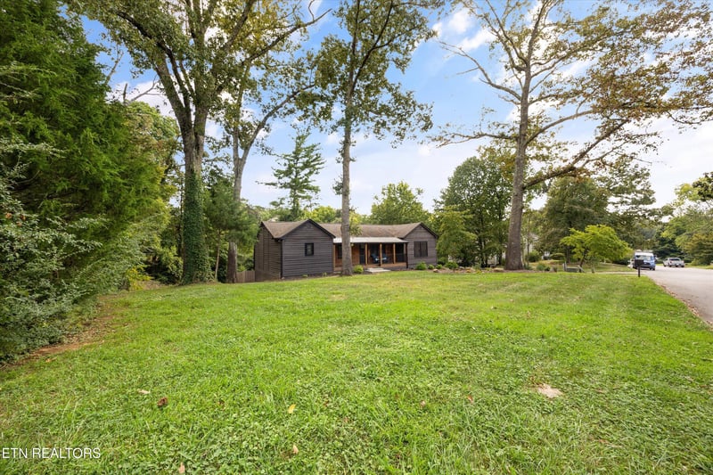 8400 Woodbrook Dr, Knoxville, TN 37919