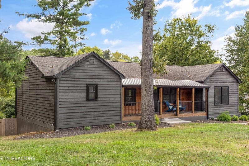 8400 Woodbrook Dr, Knoxville, TN 37919