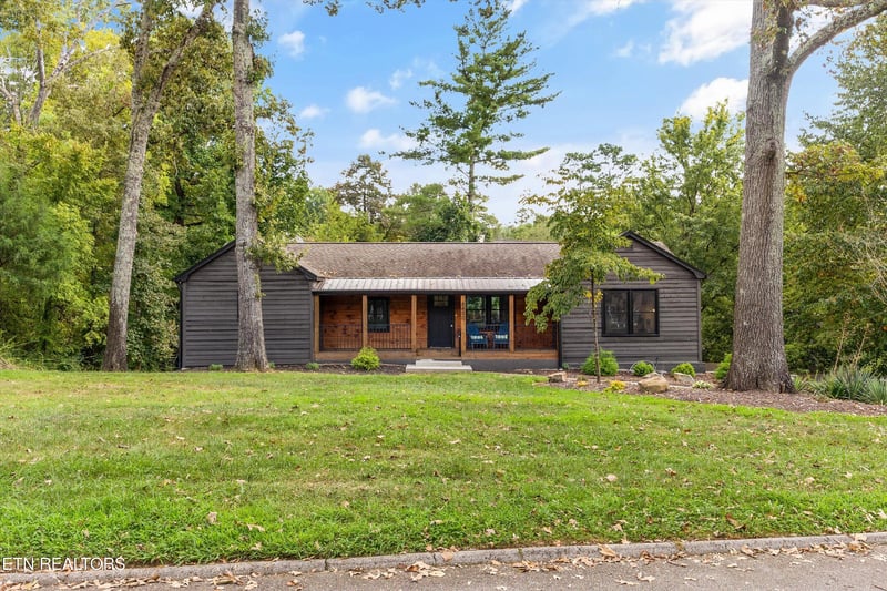 8400 Woodbrook Dr, Knoxville, TN 37919