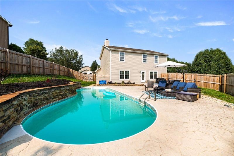 8401 Hounds Run Ct, Powell, TN 37849