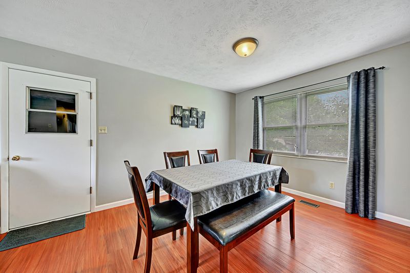 8408 Dresden Dr, Knoxville, TN 37923