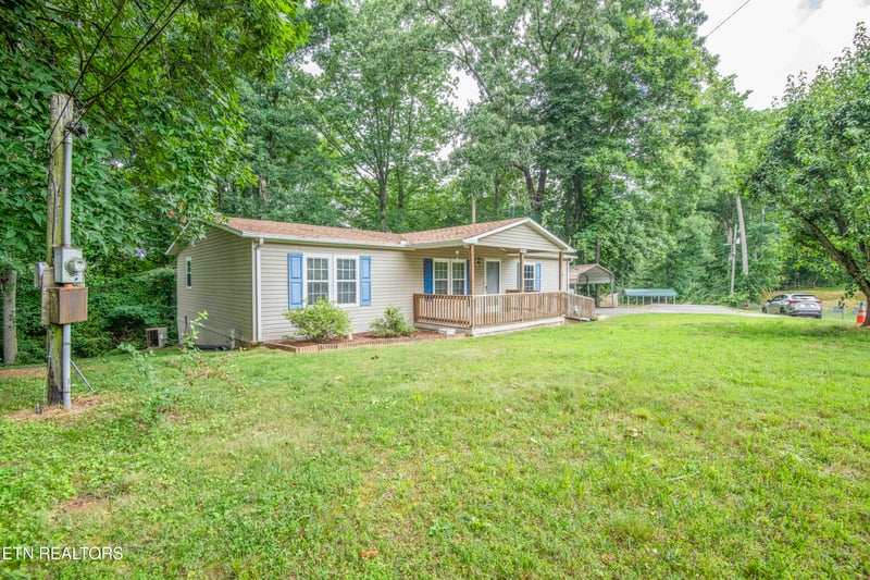 8411 Bowman Hollow Rd, Powell, TN 37849