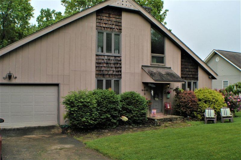 8411 Cherokee Tr, Crossville, TN 38572