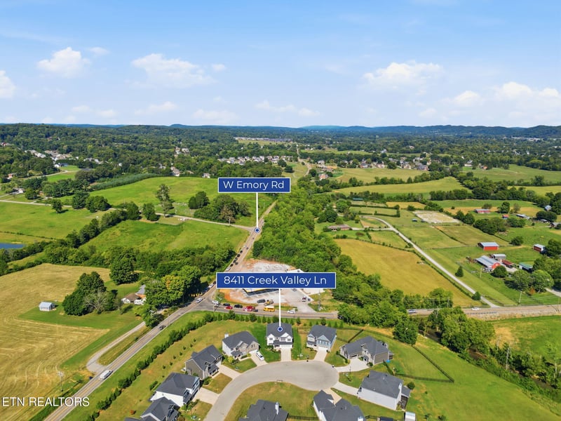 8411 Creek Valley Ln, Knoxville, TN 37931