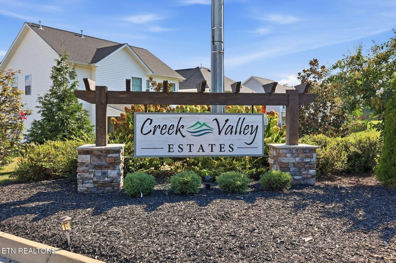 8411 Creek Valley Ln, Knoxville, TN 37931