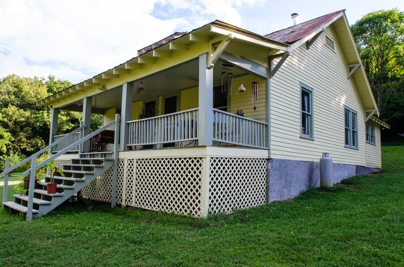 8411 Thompson School Rd, Corryton, TN 37721