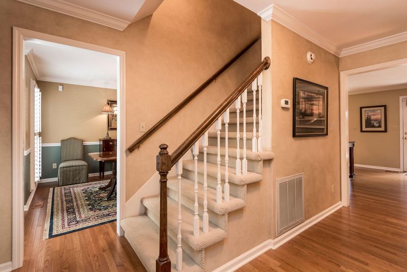 8412 Barbee Ln, Knoxville, TN 37923