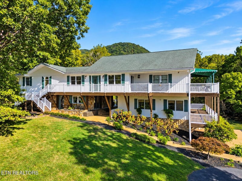 8414 Bud Hawkins Rd, Corryton, TN 37721