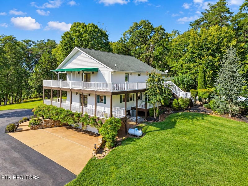 8414 Bud Hawkins Rd, Corryton, TN 37721