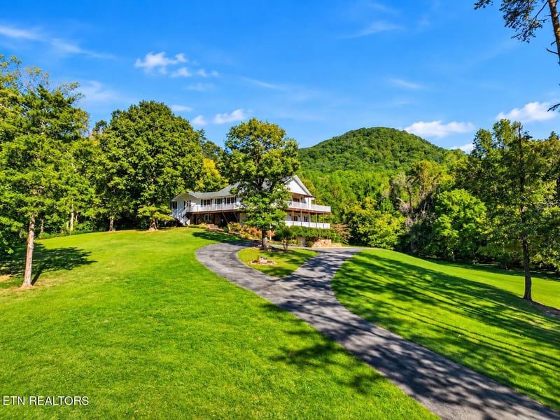 8414 Bud Hawkins Rd, Corryton, TN 37721