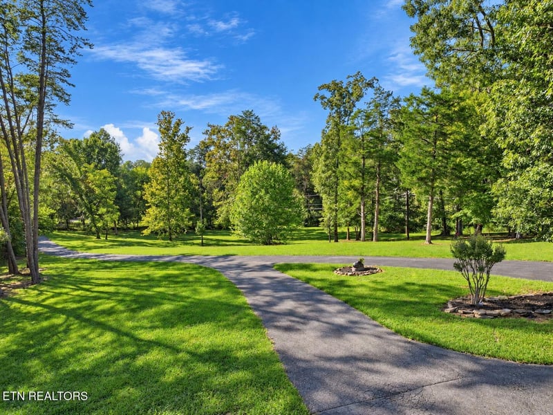 8414 Bud Hawkins Rd, Corryton, TN 37721