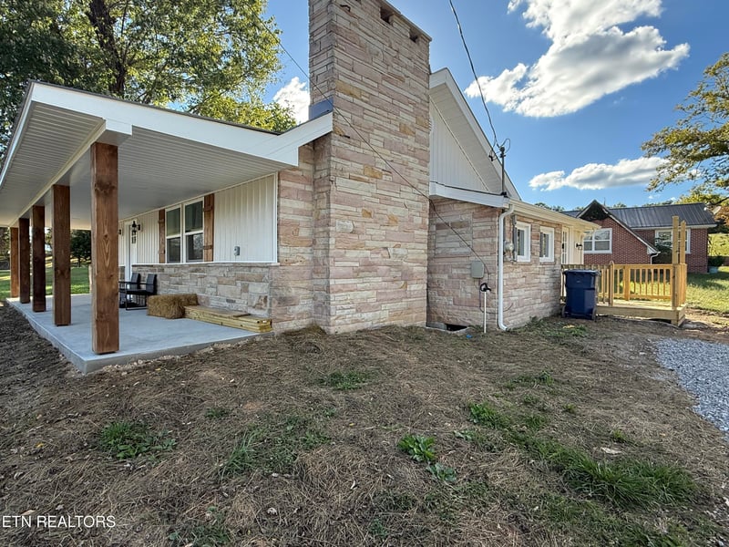 8415 Morgan County Hwy, Sunbright, TN 37872