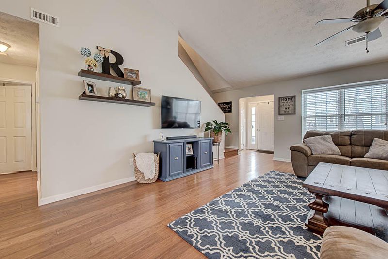 8416 Gardenside Ln, Powell, TN 37849