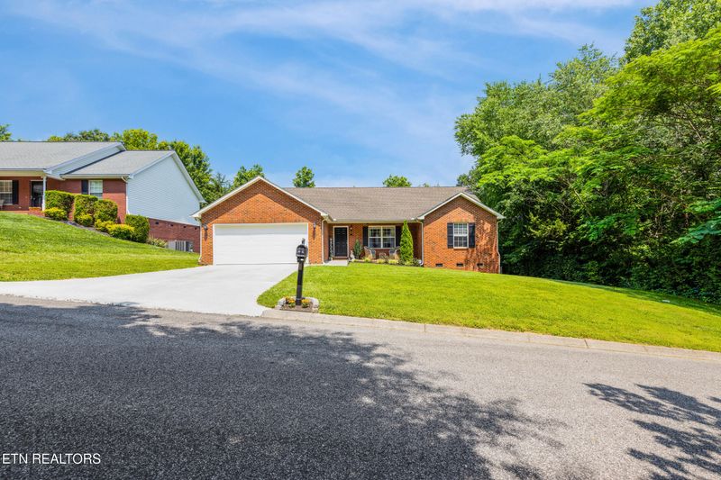 8418 Wade Crest Ln, Powell, TN 37849