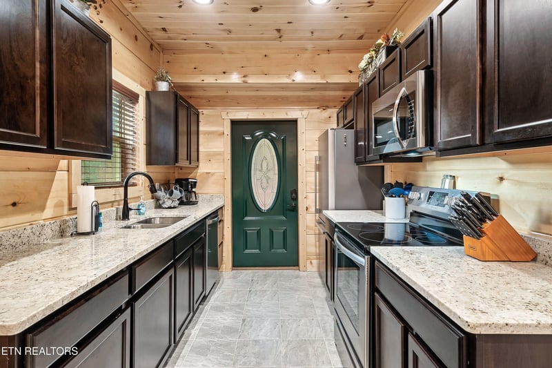 842 Black Bear Cub Way, Sevierville, TN 37862