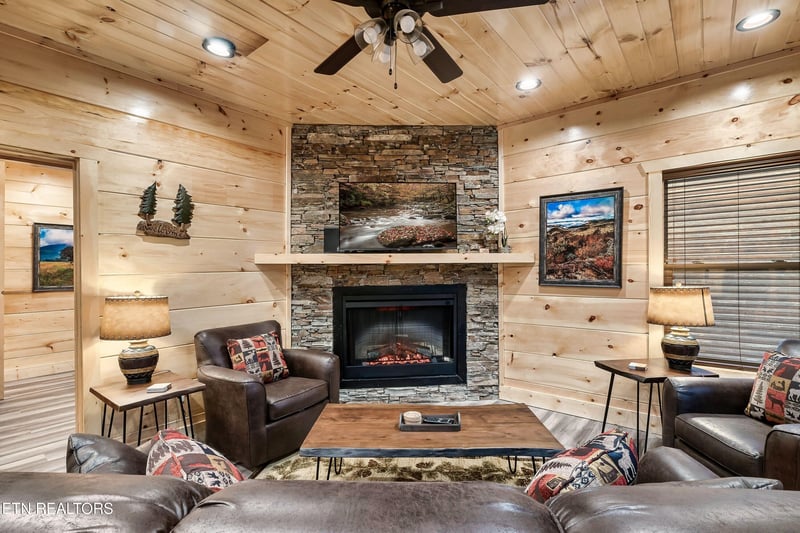 842 Black Bear Cub Way, Sevierville, TN 37862