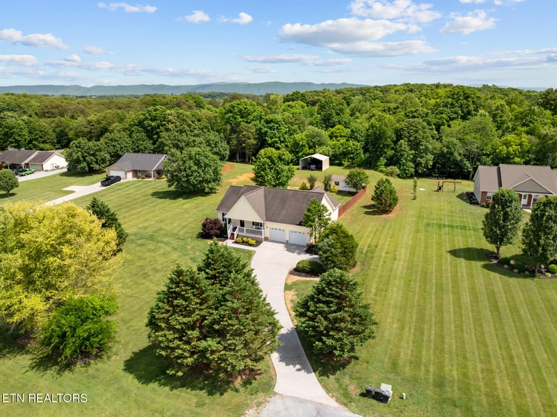 842 Henry Ln, Greenback, TN 37742