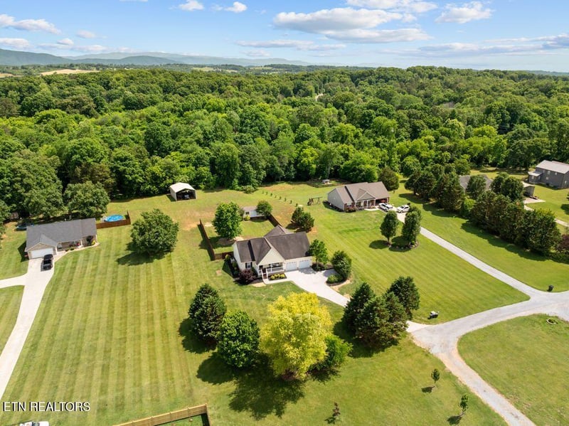 842 Henry Ln, Greenback, TN 37742