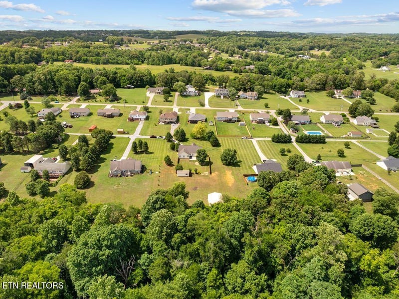 842 Henry Ln, Greenback, TN 37742