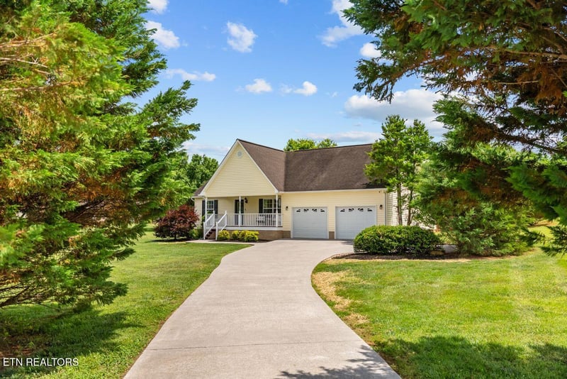 842 Henry Ln, Greenback, TN 37742