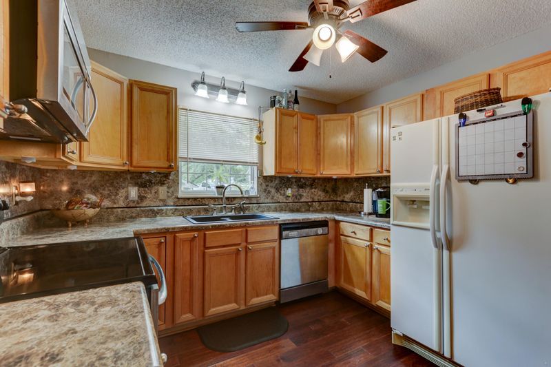 842 Phelps Rd, Lenoir City, TN 37772