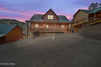 842 String Run Way, Pigeon Forge, TN 37863