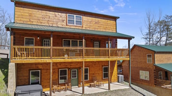 842 String Run Way, Pigeon Forge, TN 37863